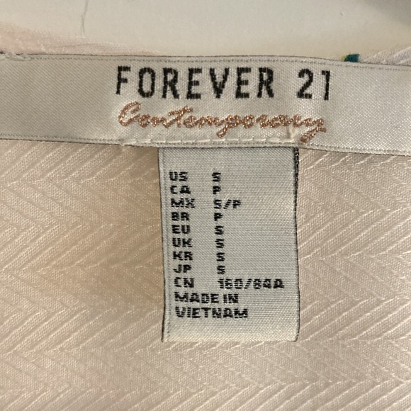 Forever 21 S top with floral pattern. Worn once. Open front - Picture 2 of 3